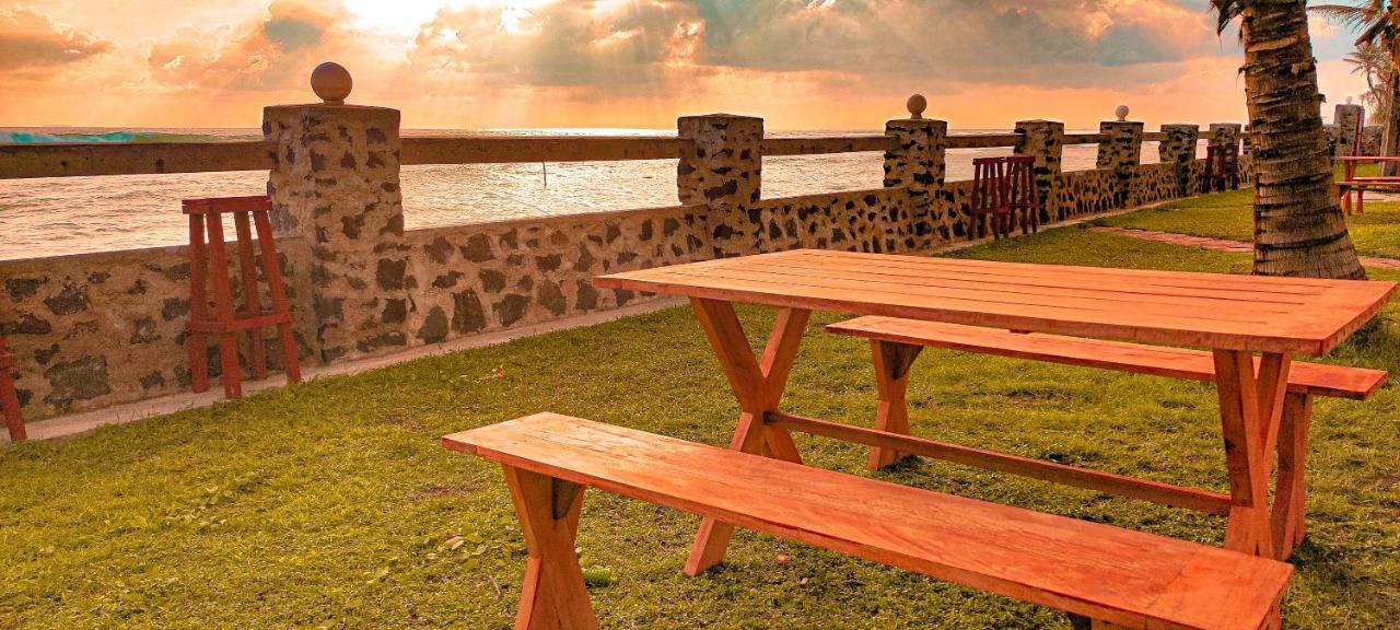 Nu-Vin Beach Hotel Ахангама Экстерьер фото